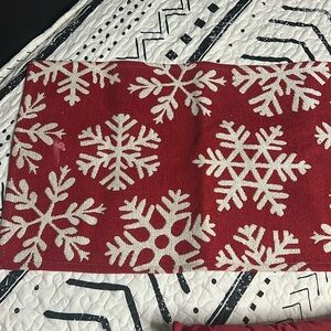 Holiday smowflake rug